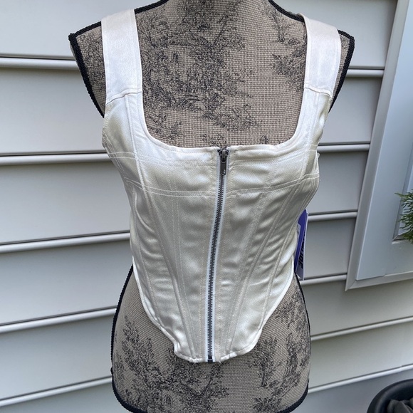 FUTURE COLLECTIVE Kahlana
Barfield Brown Women's Zip-Front
Bustier - Picture 6 of 7